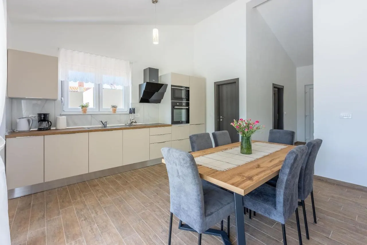 Villa Deluxe Trget 0*,